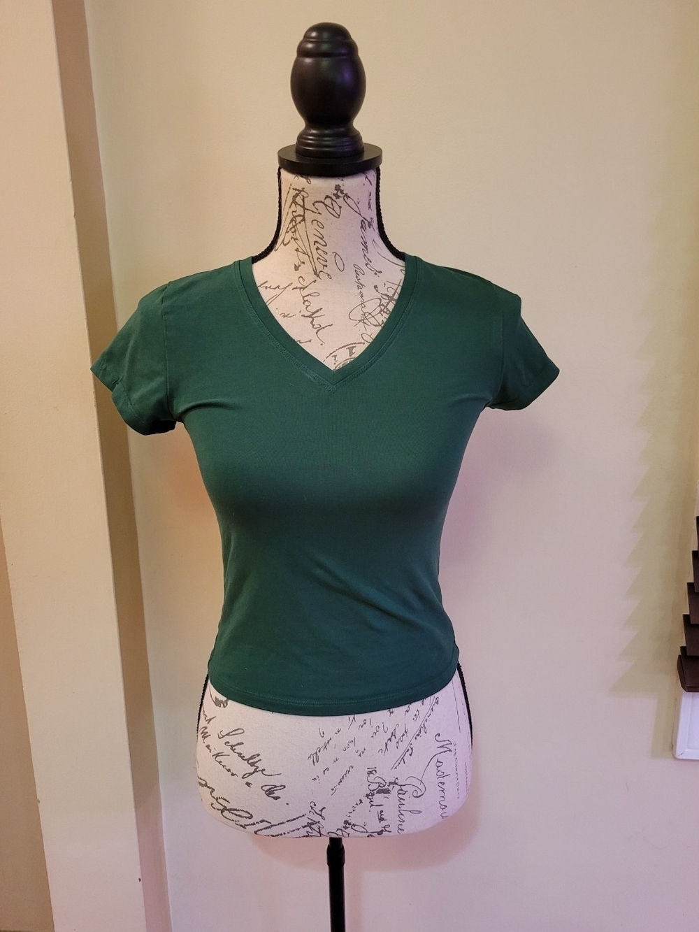 Wilfred Green V-Neck Short Sleeve Cropped Baby Tee Medium